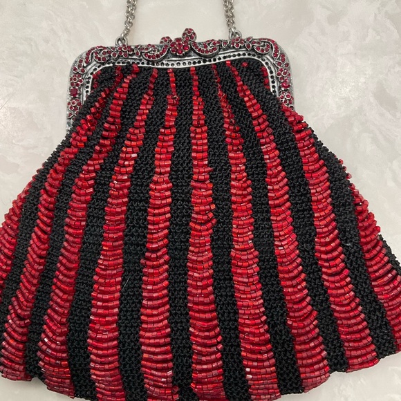 Vintage Art Deco Red Beaded Clasp Top Cocktail Bag with two Silver Chain Handles - Picture 7 of 12